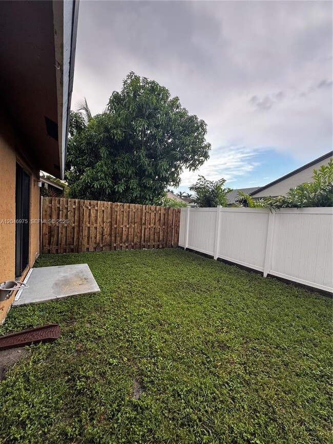 Building Photo - 951 SW 109th Ave