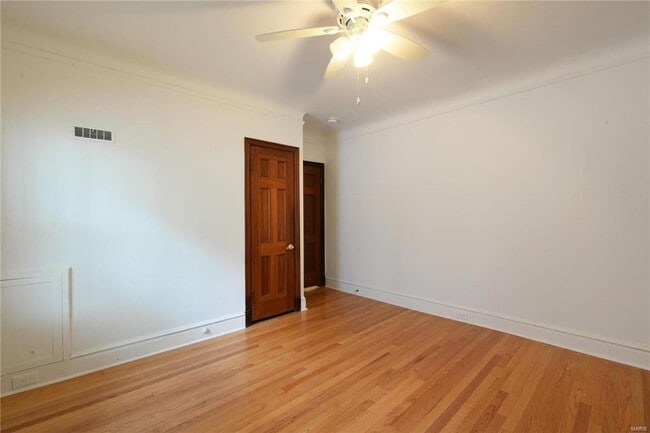 Building Photo - 7572-74 York