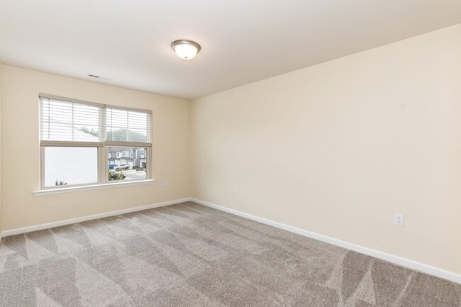 Building Photo - Three Bedroom Home