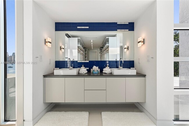 Building Photo - 440 S Hibiscus Dr