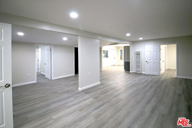 Building Photo - 9717 Tujunga Canyon Blvd