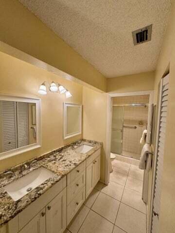 Building Photo - 5055 Oakhill Ln
