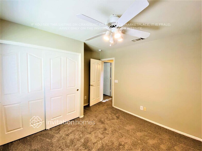 Building Photo - 3525 E Linda Ln