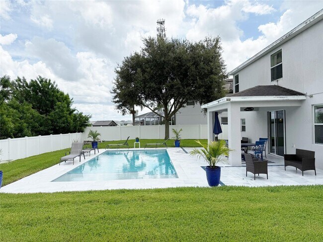 Building Photo - 12236 Fairlawn Dr