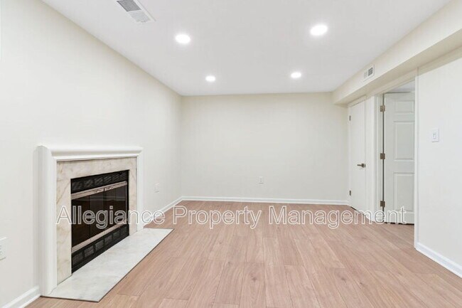 Building Photo - 6630 Medinah Ln