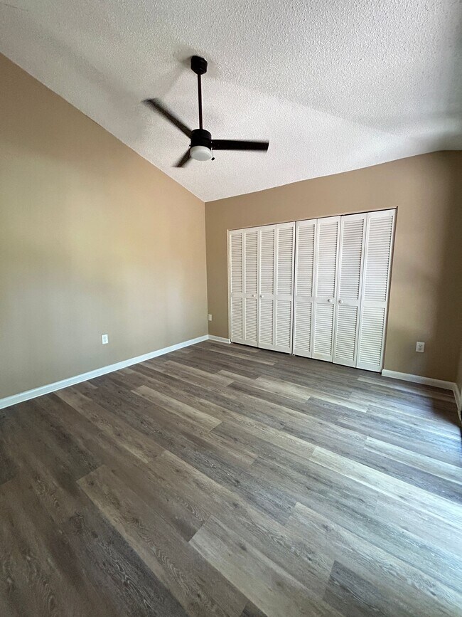 Building Photo - 609 Olympic Dr