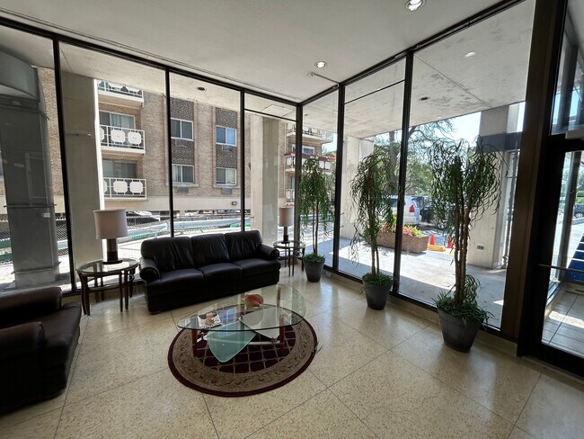 Building Photo - 7447 S South Shore Dr