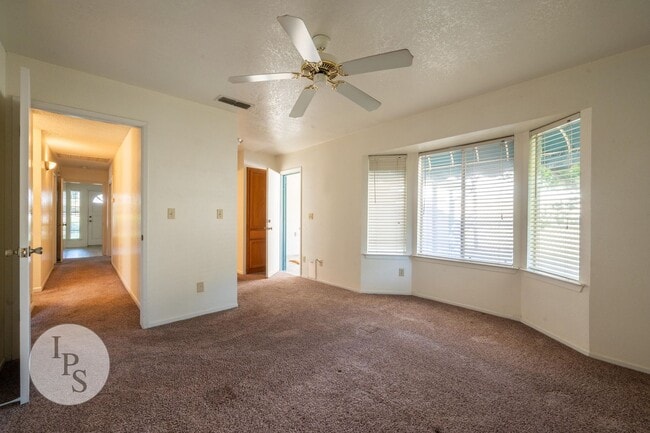 Building Photo - N.E. Fresno Home, 3BR/2BA, Blt 1988, POOL + Living & Family Rooms - Lots of Amenities!