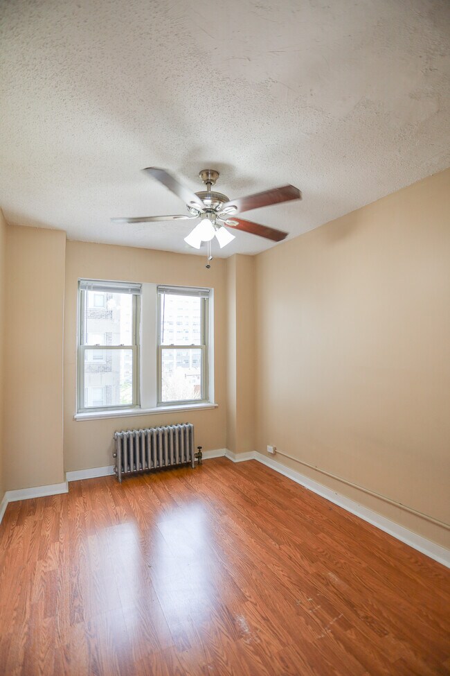 Building Photo - 910 Lawrence