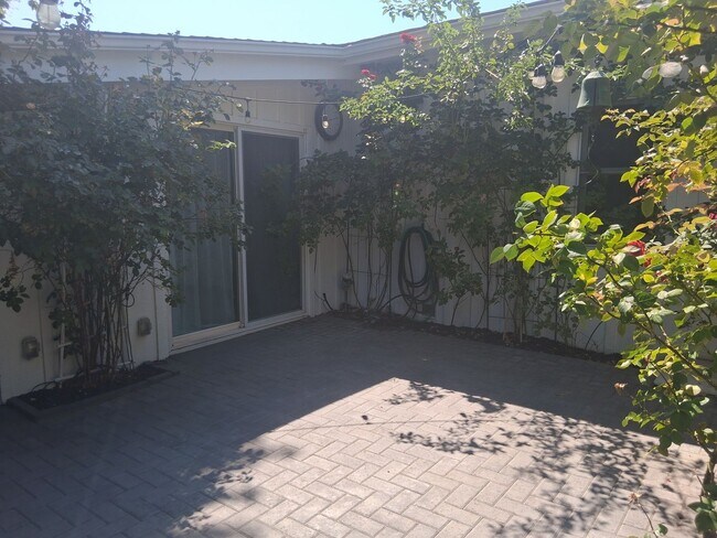 Building Photo - 156 Bret Harte Ave
