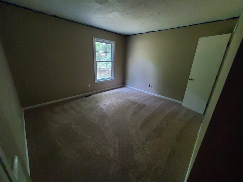 Building Photo - 141 The Maine