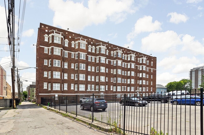 Building Photo - 230 E 9th St