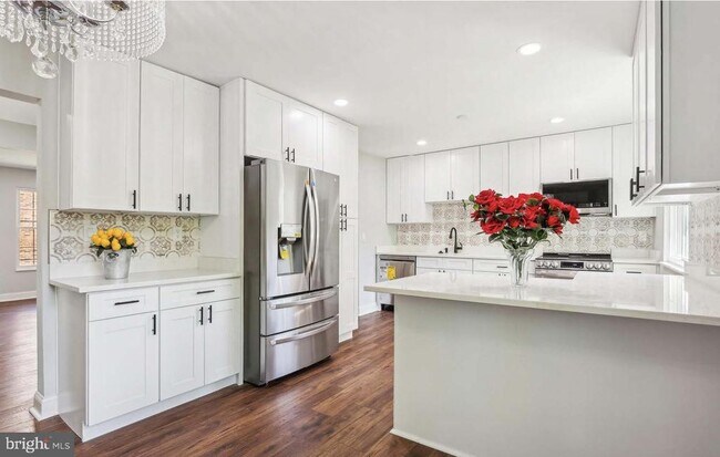 Building Photo - 7081 Leewood Forest Dr