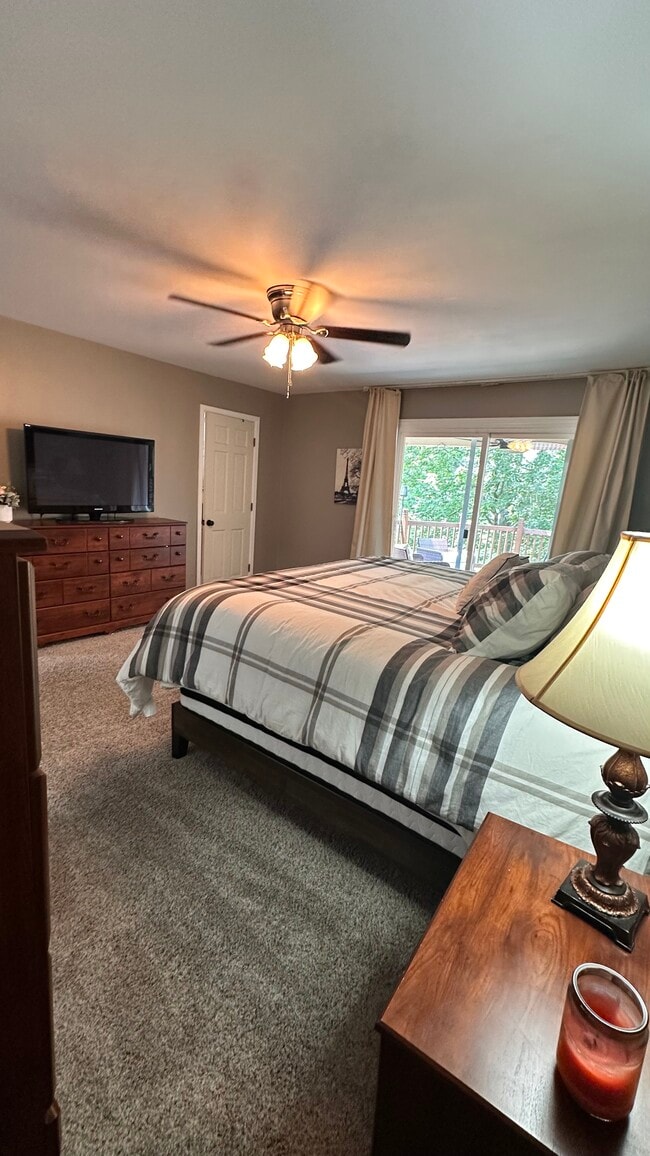 Building Photo - 6718 Deep Creek Dr