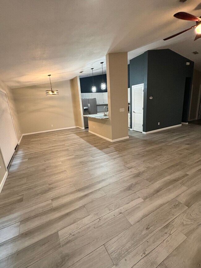 Building Photo - 6 Santiago Ct