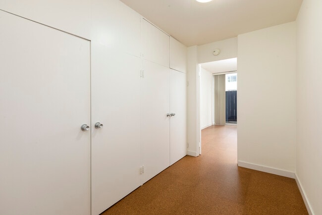 Building Photo - 1333 Jones St