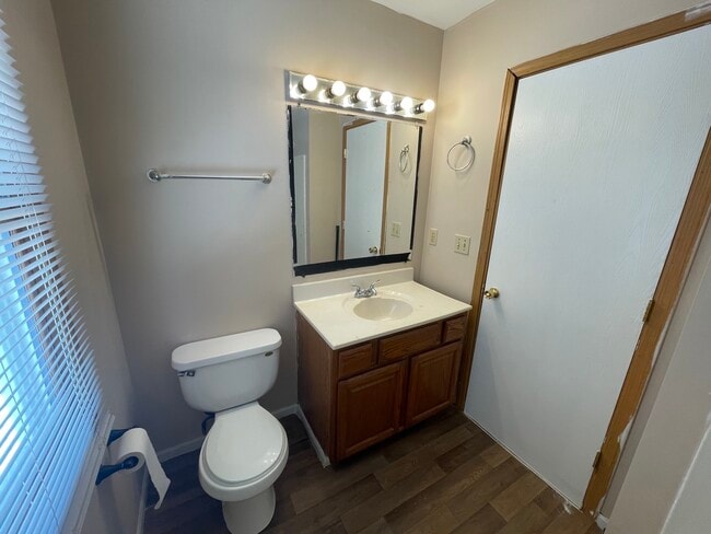 Building Photo - 1019 Grove-