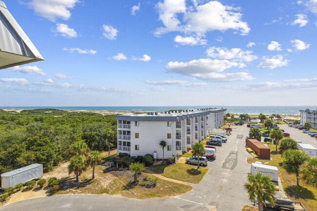 Building Photo - 400 Plantation Rd
