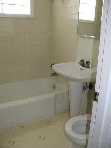 Building Photo - 306 W Hill St