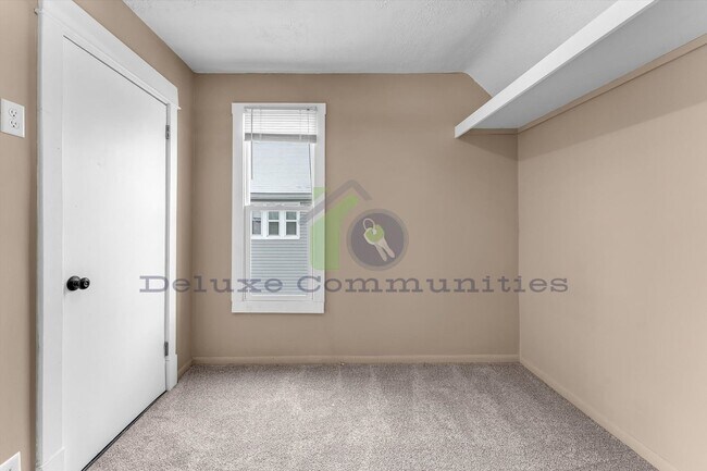 Building Photo - 655 High St SW