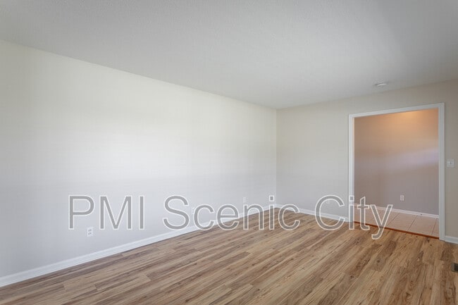 Building Photo - 8140 Holly Crest Dr