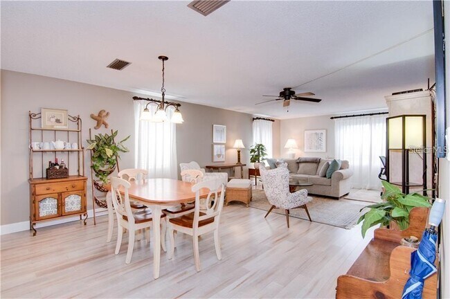 Building Photo - 1706 Belleair Forest Dr