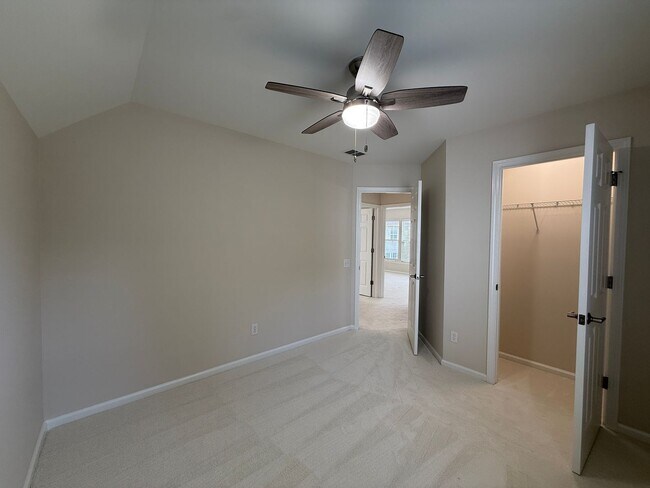 Building Photo - 3404 Laurenhurst Ln