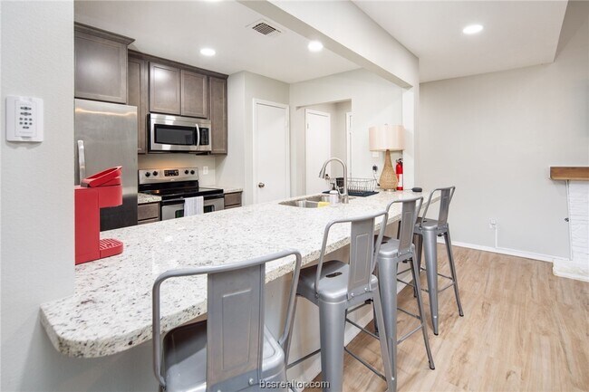 Building Photo - 2501 Longmire Dr