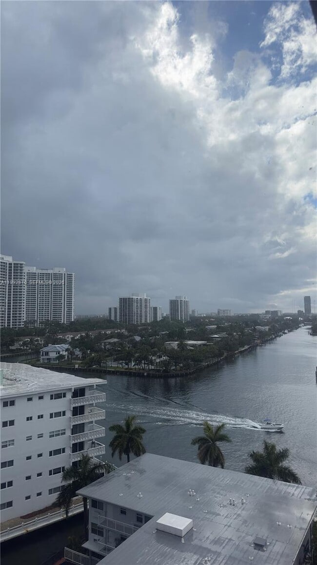 Building Photo - 3161 S Ocean Dr