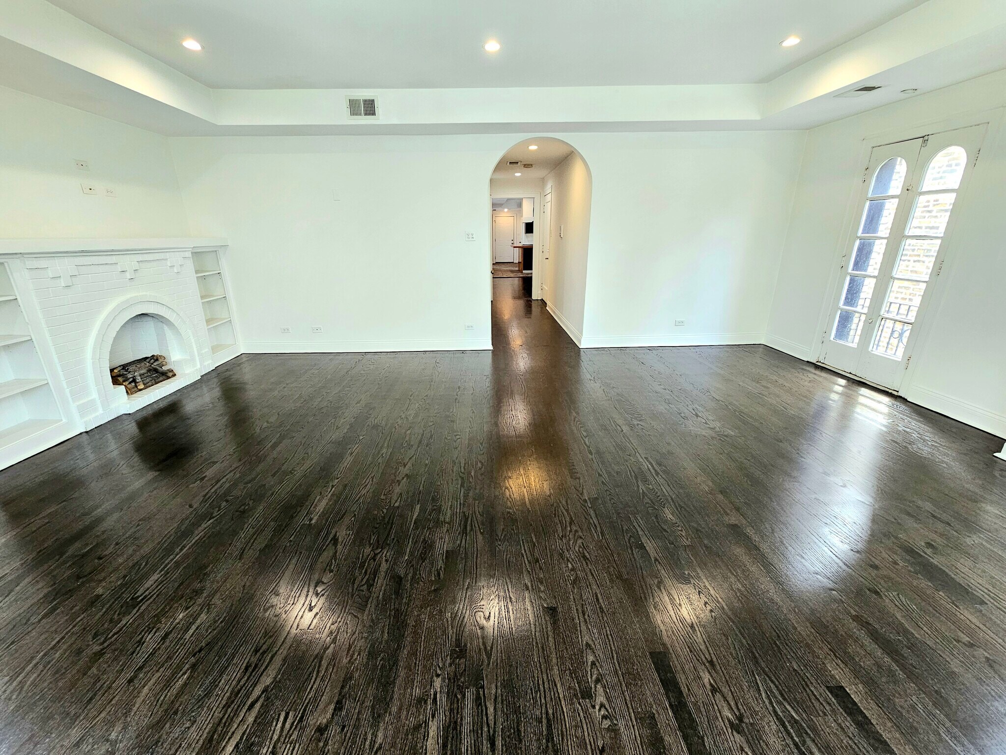 Building Photo - 2209 W Arthur Ave