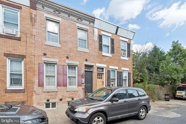 Building Photo - 2511 E Oakdale St