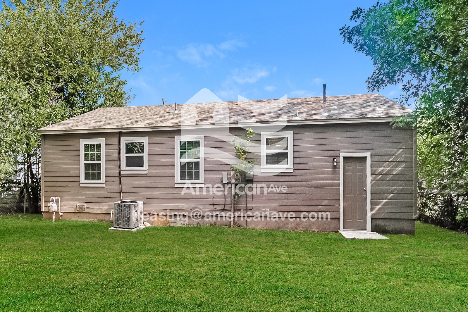 Building Photo - 143 W 50th Pl N