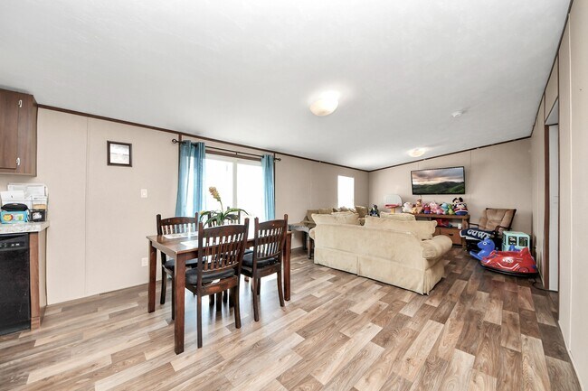 Building Photo - 1416 Rd 5601