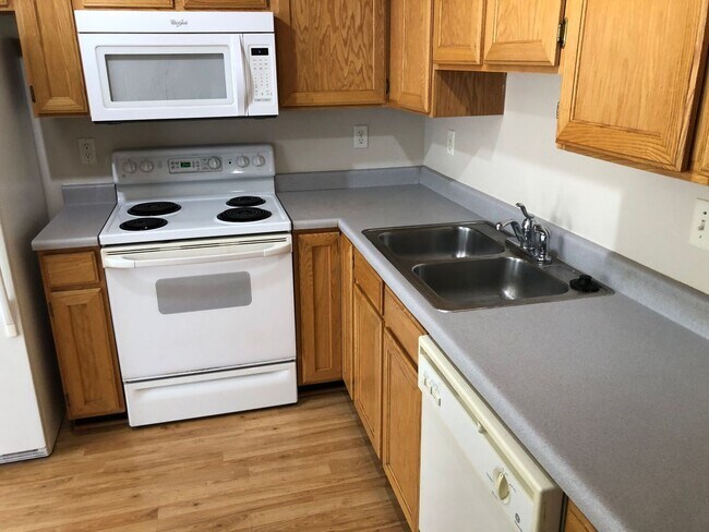 Building Photo - West Jordan Townhouse