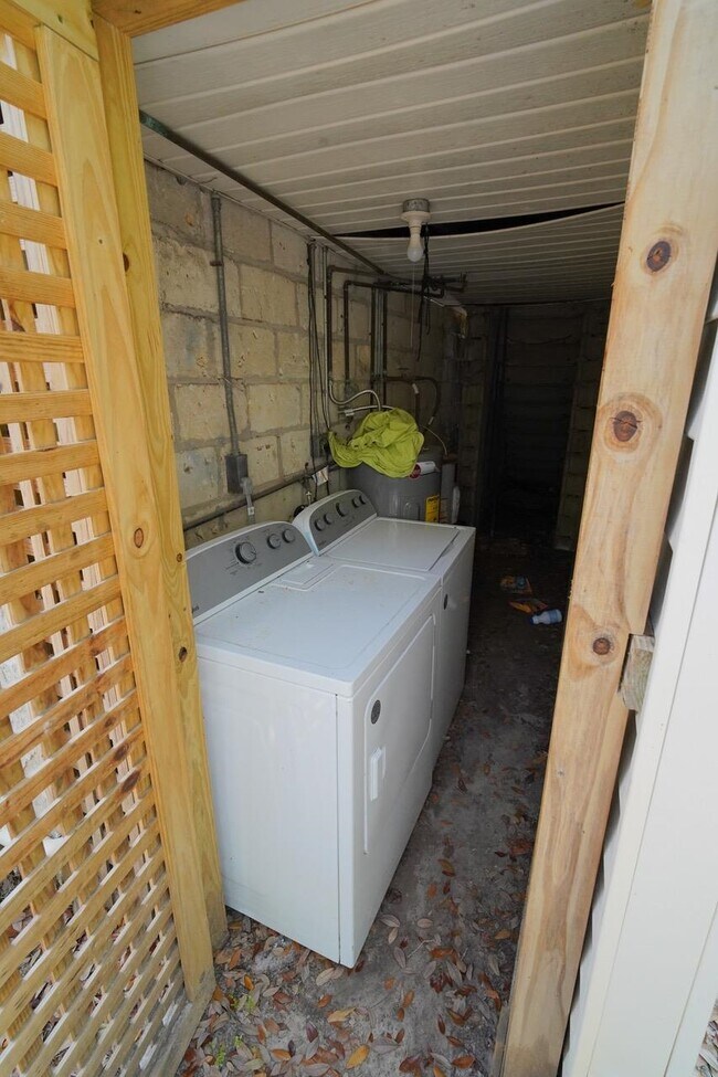 Building Photo - 1219 N Duval St