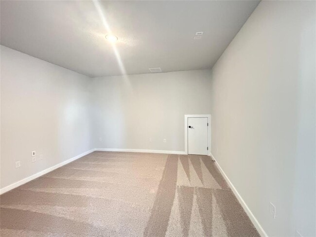 Building Photo - 2204 Spokane Dr