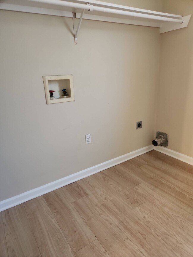 Building Photo - 5545 Banyan Trace Dr