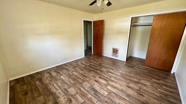 Building Photo - Move-In Ready 2 Bedroom Bungalow