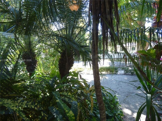 Building Photo - 409 Marmore Ave