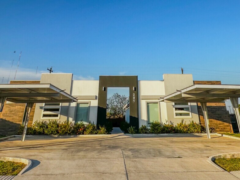 Building Photo - 204 W Rutherford Ave