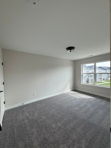Building Photo - 2432 Roycroft Aly