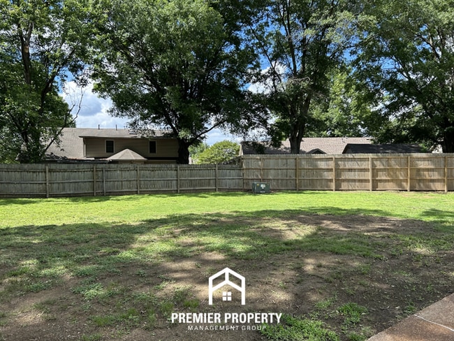 Building Photo - Charming 3BR/2BA Southaven Cove | Vaulted Ceilings, Fireplace & 2-Car Garage