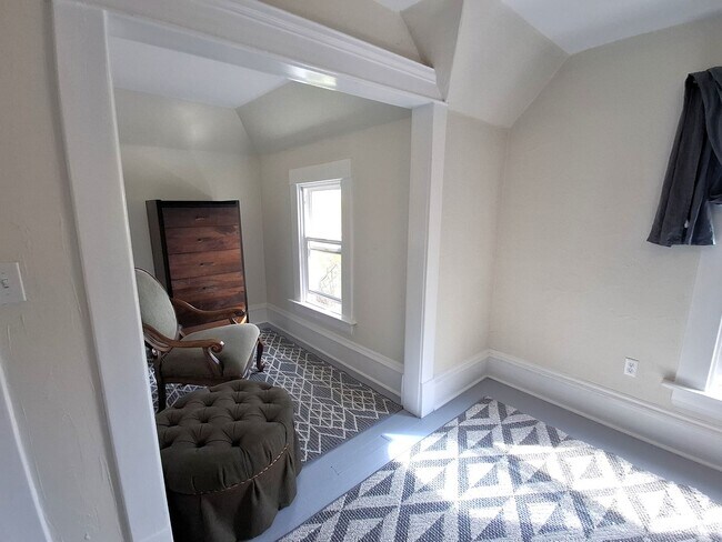 Building Photo - 2321 Elm St
