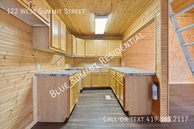 Building Photo - 122 W Summit St