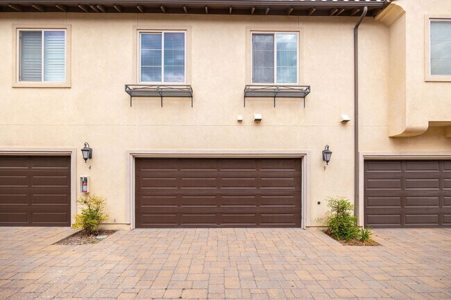 Building Photo - 2221 Capistrano Way