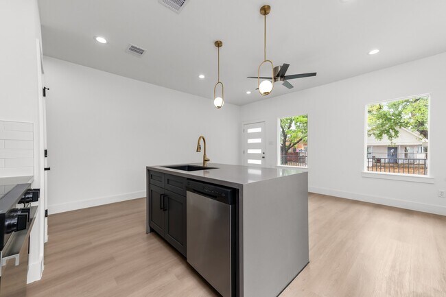 Building Photo - 2316 McKee St