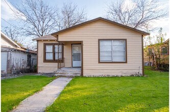 Building Photo - Great Home So Close to Downtown!