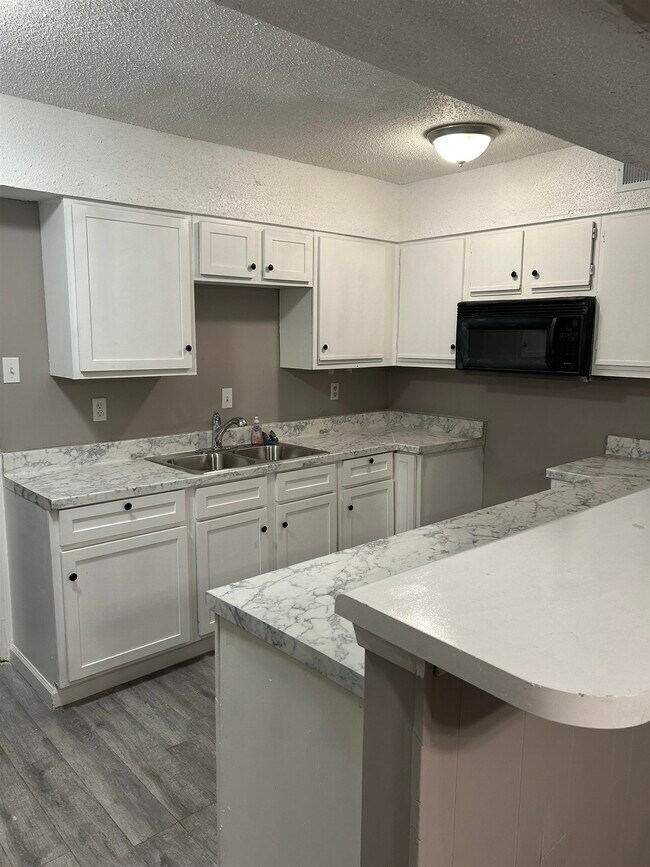 Building Photo - 3635 Chesterwood Dr