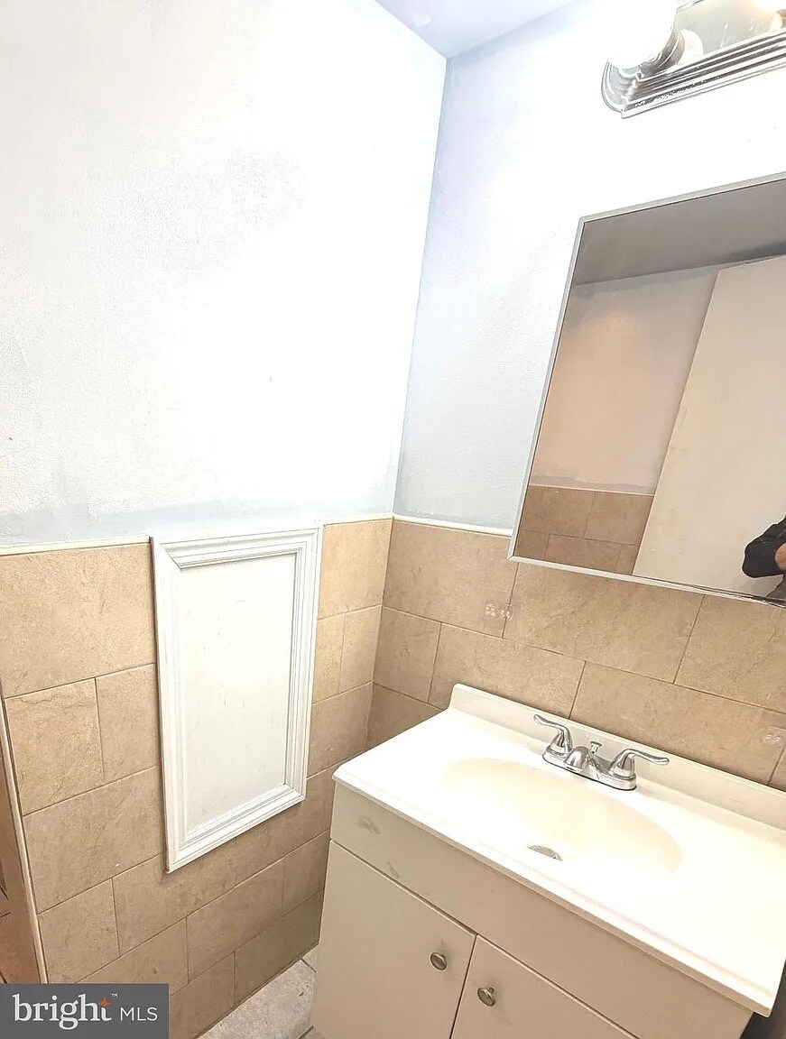 Building Photo - 6631 Erdrick St