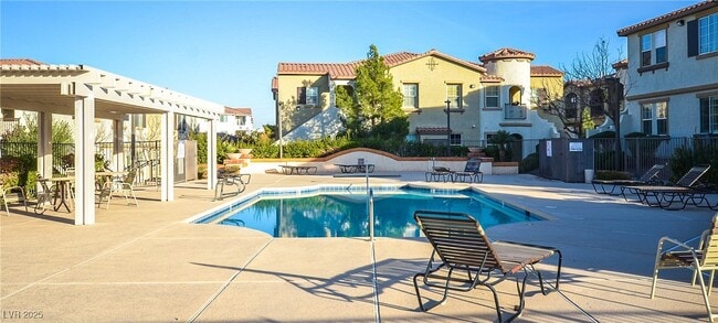 Building Photo - 50 Aura de Blanco St